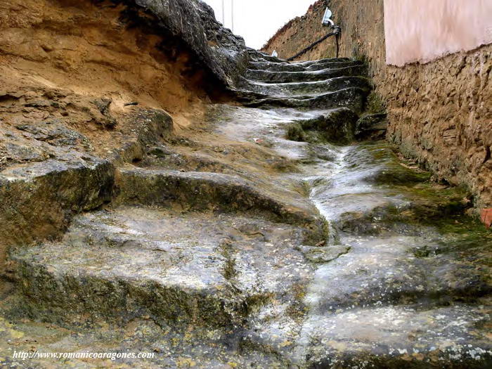 ESCALERAS DE ACCESO EN LA ROCA AL LADO SUR